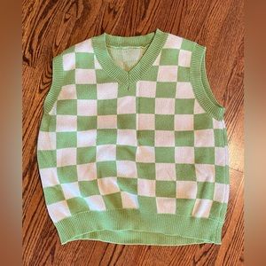 Trendy green checkered sweatervest